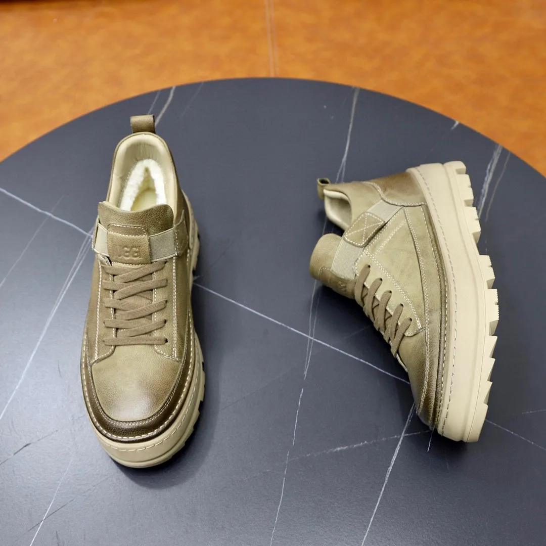 Ex-factory price: 640💰Thick wool imported from Australia Brand: UGG genuine purchasing agent Size: 38-44 Grade: Official website 1:1 Material: First layer of genuine leather waterproof and antifreeze upper Real wool lining Original non-slip soft wear-resistant outsole Style category: Men's casual shoes Trendy style Comfortable on the feet Color: Official website color synchronization
